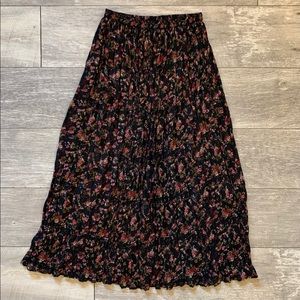 Women’s EXPRESS Pleated Maxi Skirt